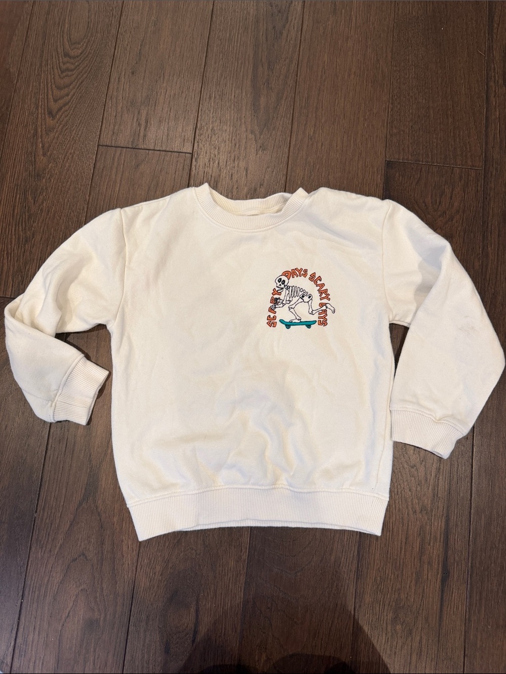 H&M Cream Kids Sweatshirt with Skate Skeleton Graphic Size 5T - C39-229
